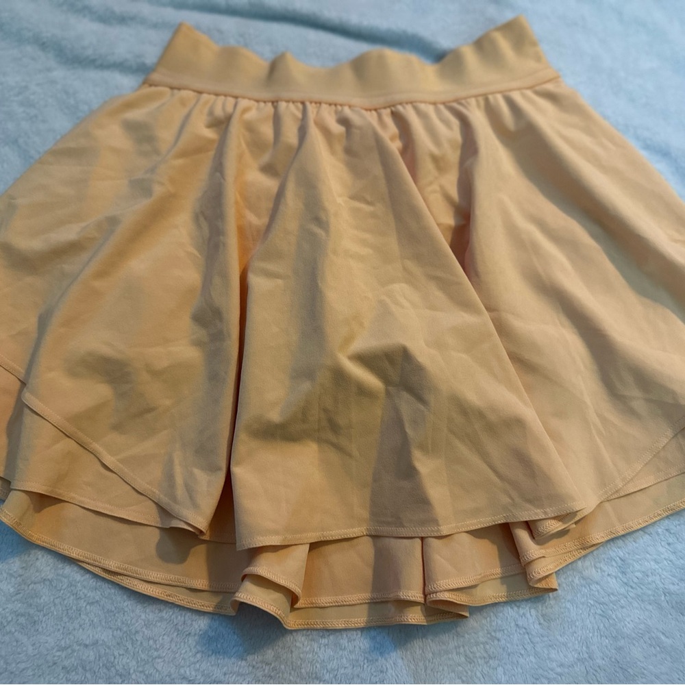 Lululemon Athletica Tan Bubble Mini Skirt